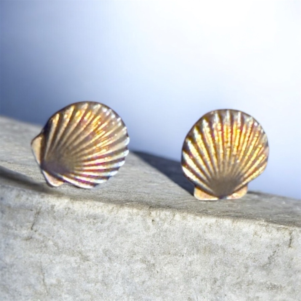 Chic Gold Shell Earrings